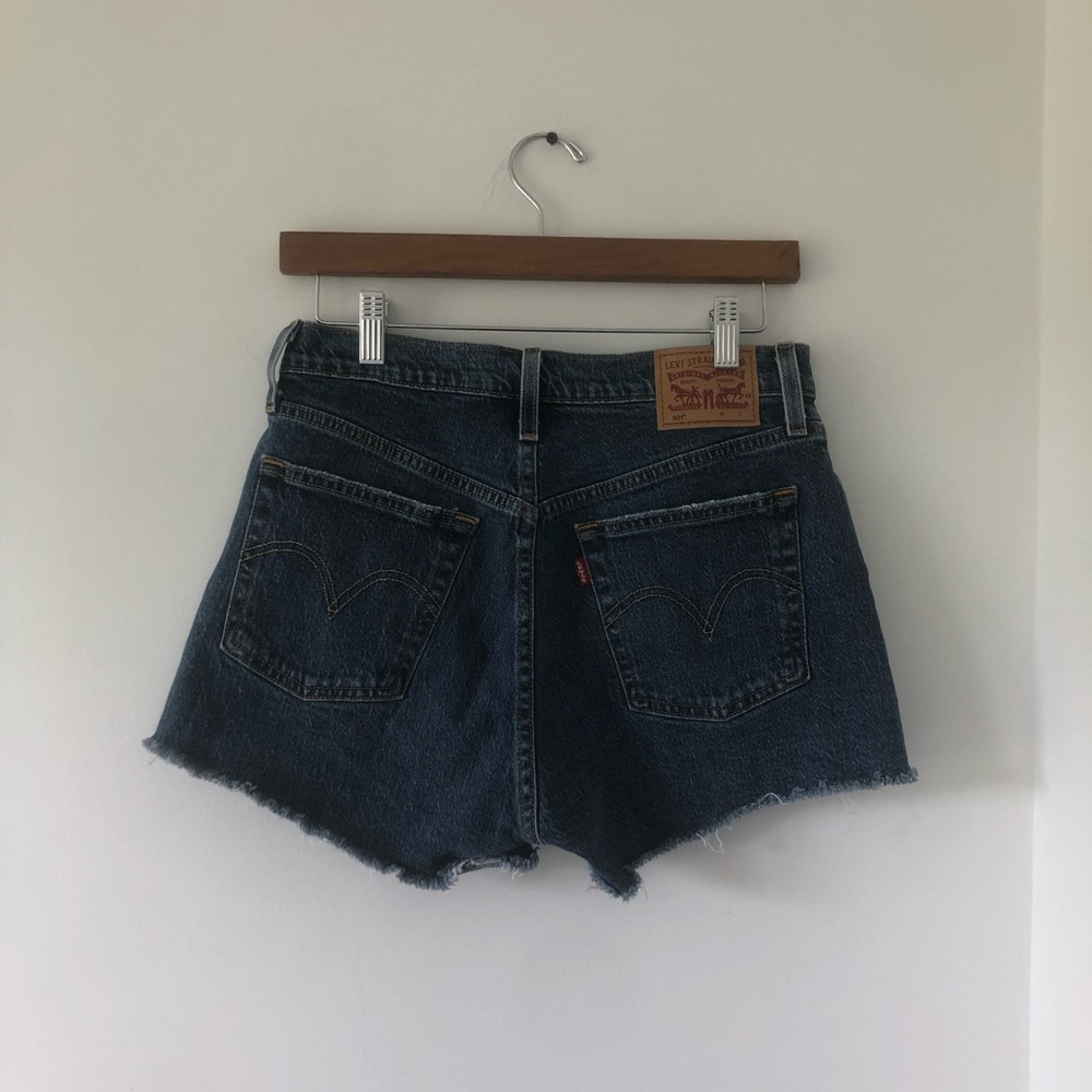 Levi's Dark Blue High-Rise Denim Cutoff Shorts | Size W28 - Picture 5 of 7